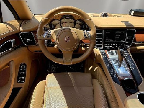 Used 2014 Porsche Panamera RWD image 8
