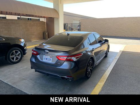 Used 2020 Toyota Camry SE w/ Carpet Mat Package FWD image 4