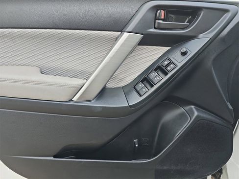 Used 2018 Subaru Forester 2.5i Premium w/ All-Weather Package image 26