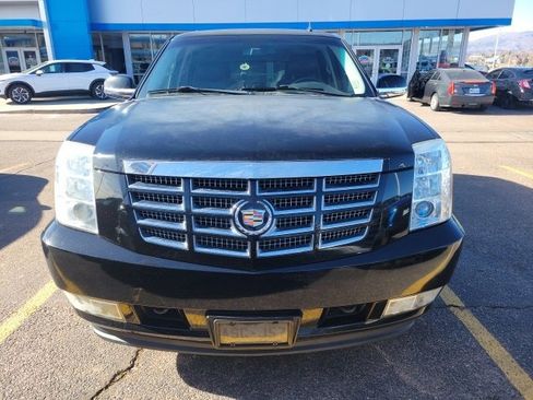 Used 2013 Cadillac Escalade Luxury image 2