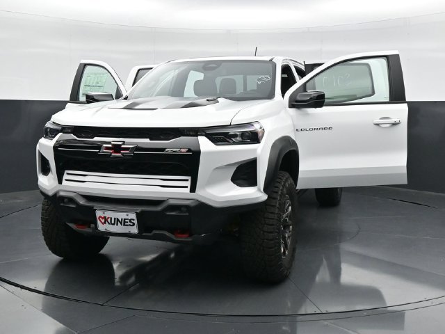 New 2026 Chevrolet Colorado ZR2 w/ Technology Package AWD/4WD image 61