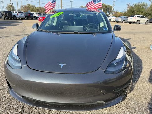 Used 2018 Tesla Model 3 Mid Range image 17