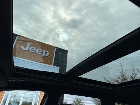 Used 2018 Jeep Grand Cherokee Limited AWD/4WD image 37