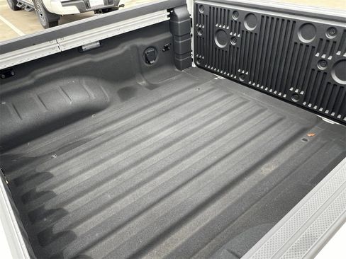 Certified 2025 Nissan Frontier SV w/ SV Convenience Package image 7