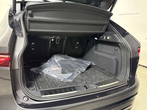 Certified 2026 Jaguar F-PACE R-Dynamic S AWD/4WD image 11