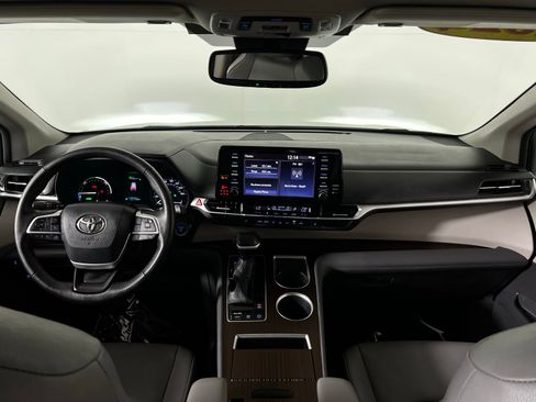 Certified 2024 Toyota Sienna XLE image 26
