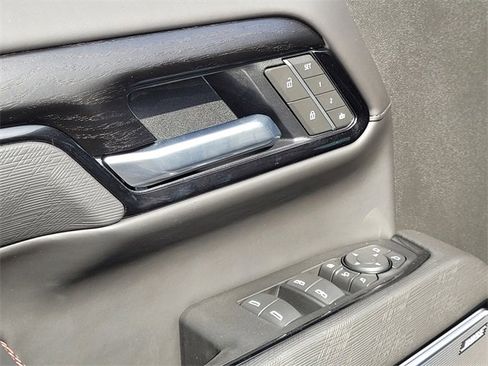 Used 2025 GMC Sierra 2500 AT4X w/ AT4X AEV Edition image 22