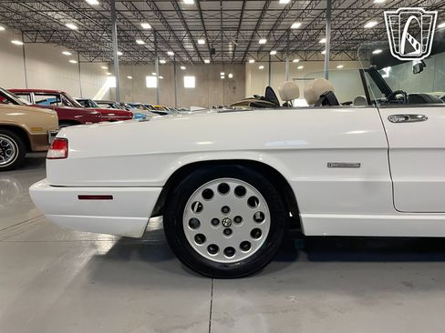 Used 1991 Alfa Romeo Spider Veloce RWD image 39