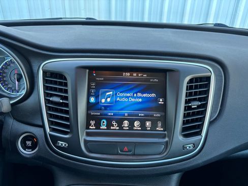 Used 2015 Chrysler 200 Limited w/ Convenience Group image 21