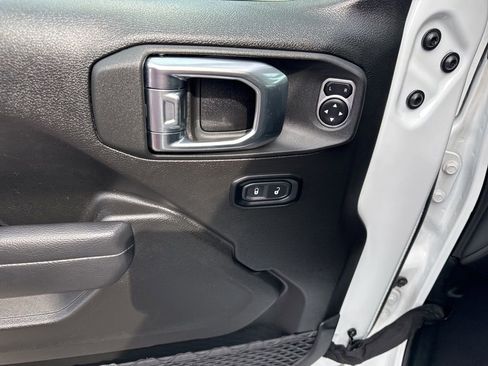 Used 2025 Jeep Wrangler Sport S image 26