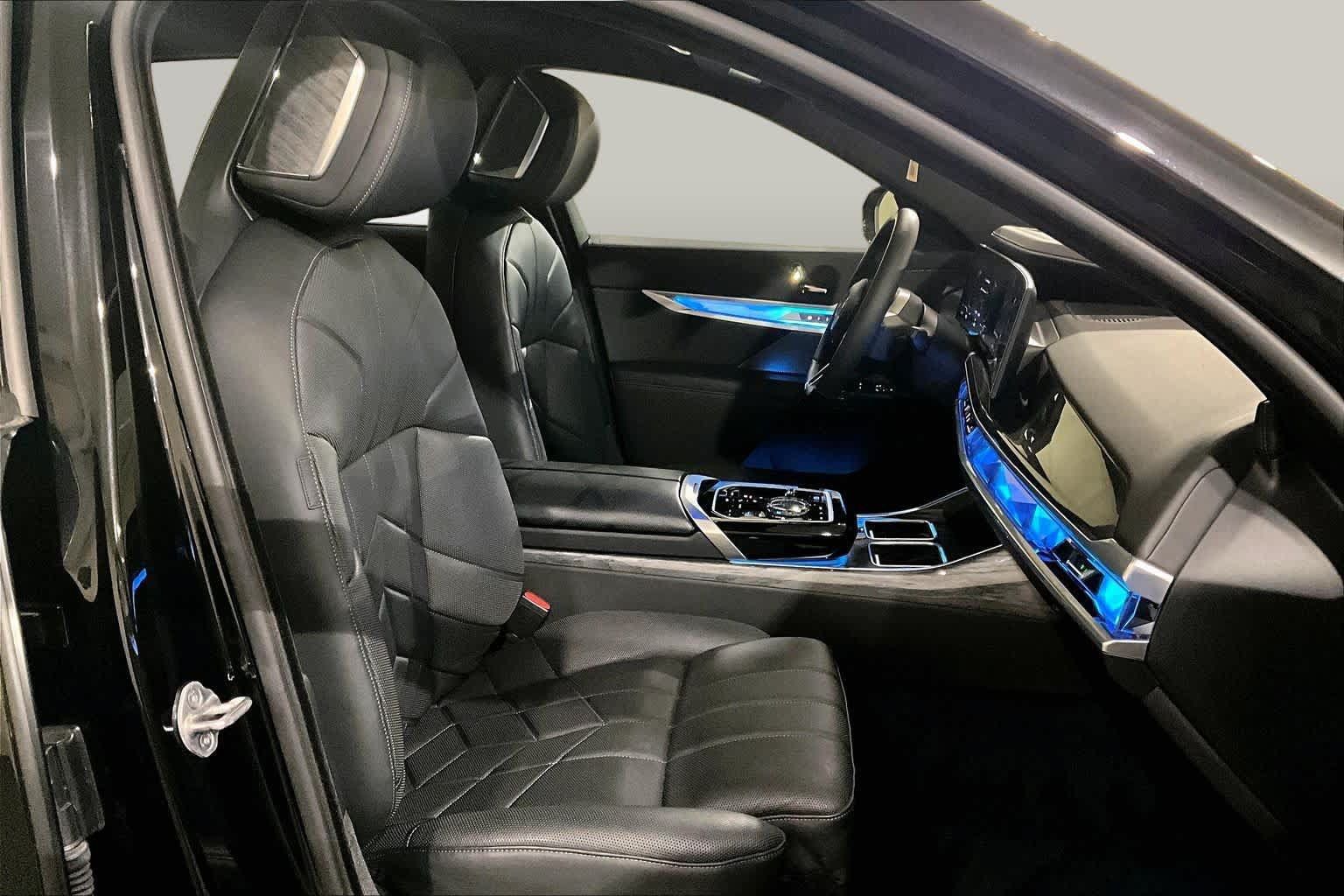 Used 2023 BMW i7 xDrive60 AWD/4WD image 7