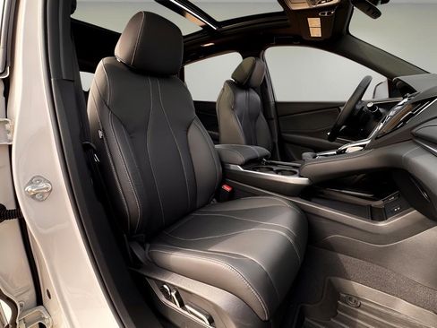 Used 2025 Acura RDX SH-AWD image 25