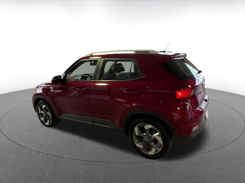 Used 2025 Hyundai Venue SEL image 10