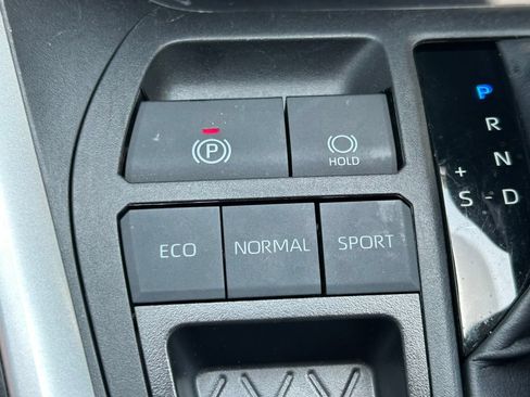 Used 2025 Toyota RAV4 XLE w/ Convenience Package FWD image 28