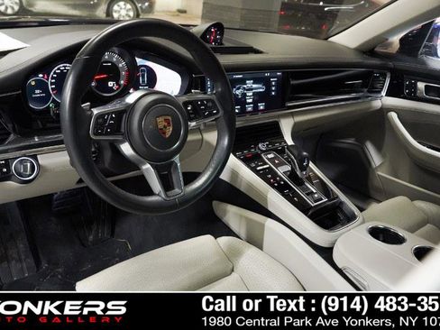 Used 2020 Porsche Panamera RWD image 66