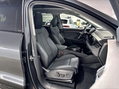 Used 2025 Audi Q6 e-tron Premium Plus w/ Premium Plus AWD/4WD image 10
