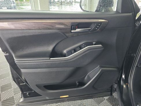 Used 2021 Toyota Highlander Platinum AWD/4WD image 19
