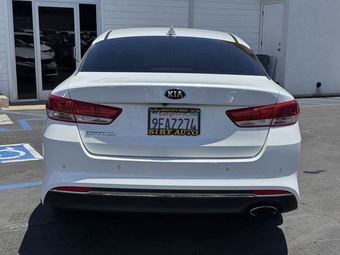 Used 2018 Kia Optima LX w/ 17" Alloy Wheels Package FWD image 9