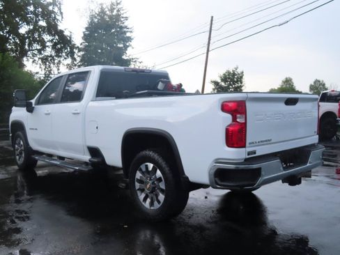 Used 2024 Chevrolet Silverado 2500 LT AWD/4WD image 4