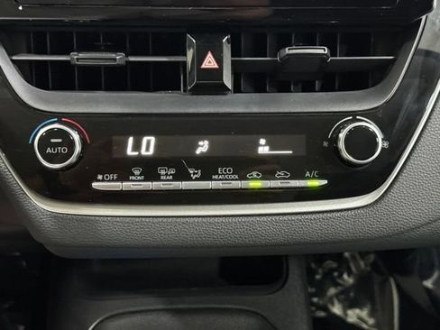 Used 2021 Toyota Corolla LE w/ LE Convenience Package FWD image 17
