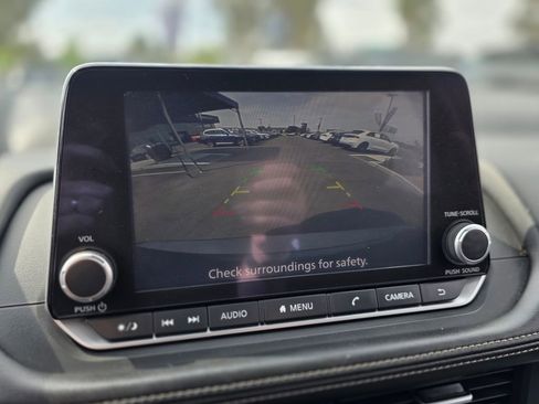 Used 2024 Nissan Rogue SV image 30