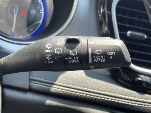 Used 2025 Chrysler Pacifica Limited FWD image 36