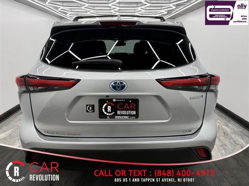 Used 2022 Toyota Highlander XLE image 5