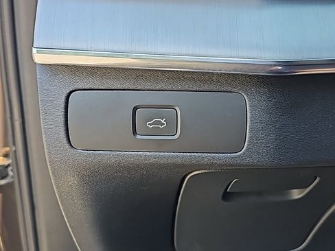 Used 2023 Volvo XC90 B5 Core image 16