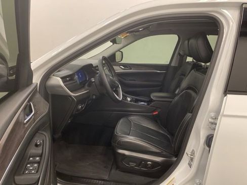 Used 2022 Jeep Grand Cherokee L Limited w/ Luxury Tech Group II image 9