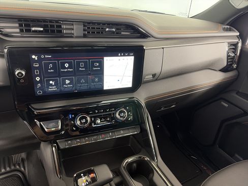 Used 2023 GMC Sierra 1500 AT4 w/ AT4 Premium Package AWD/4WD image 4