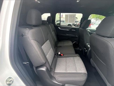 Used 2025 GMC Acadia Elevation FWD image 24