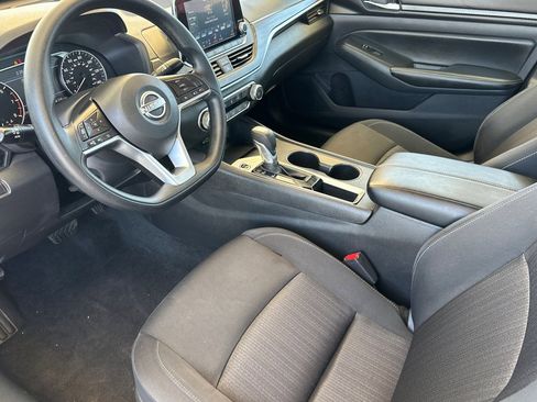 Used 2025 Nissan Altima 2.5 SV FWD image 10