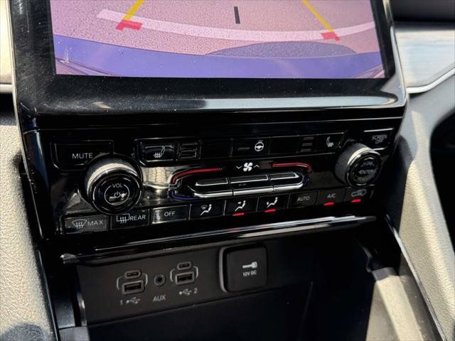 Used 2023 Jeep Grand Cherokee L Limited AWD/4WD image 32