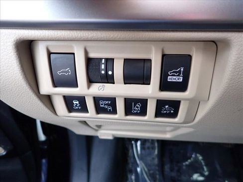 Used 2018 Subaru Outback 3.6R Limited image 19