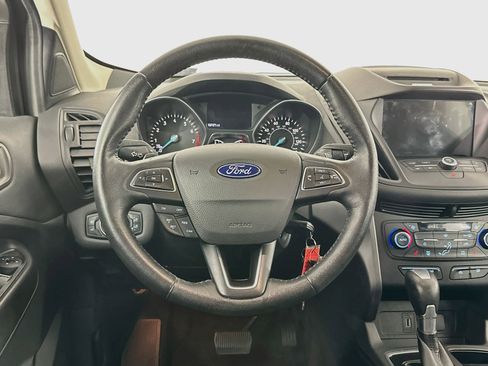 Used 2017 Ford Escape SE w/ SE Leather Comfort Package FWD image 18