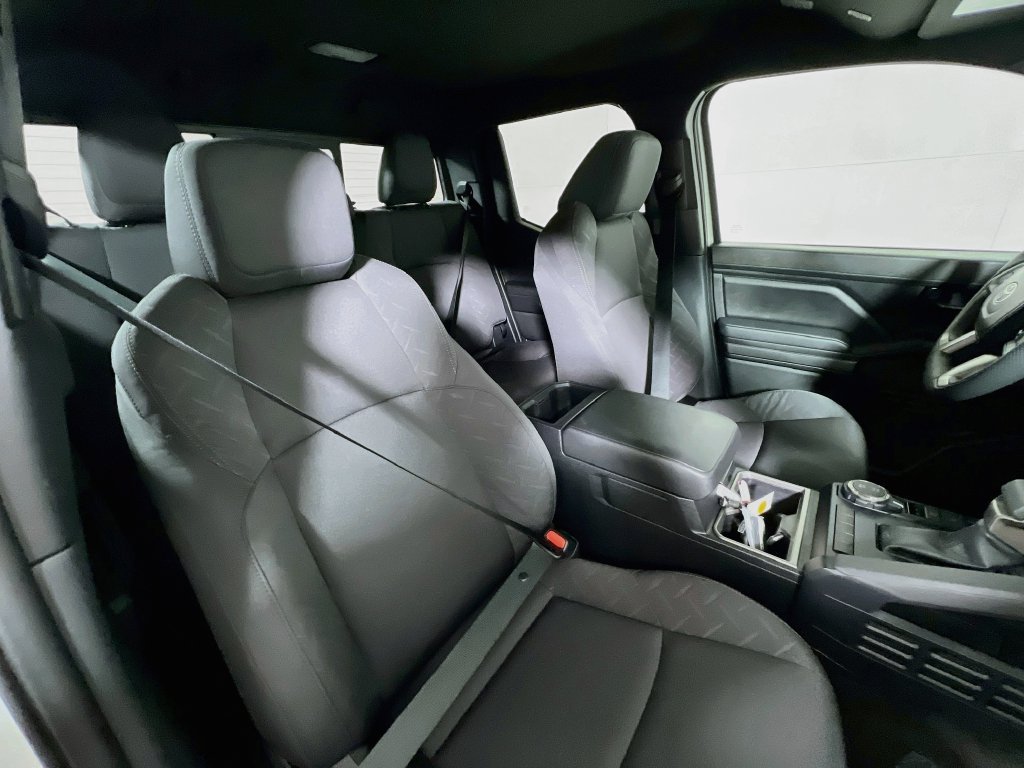 Certified 2025 Toyota Tacoma SR5 AWD/4WD image 25