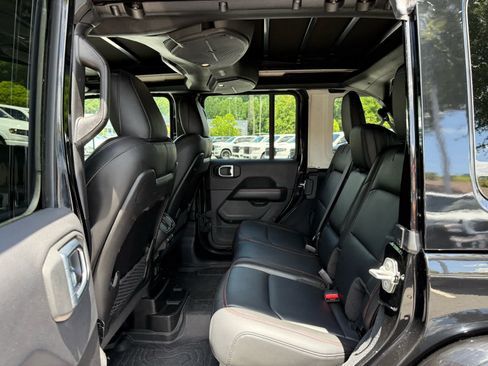 Used 2024 Jeep Wrangler Unlimited Rubicon AWD/4WD image 26