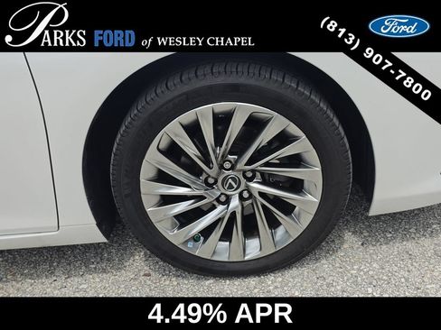 Used 2022 Lexus ES 300h Ultra Luxury w/ Accessory Package 2 FWD image 34