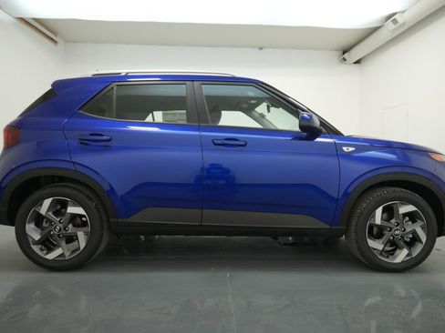 New 2025 Hyundai Venue Limited image 9