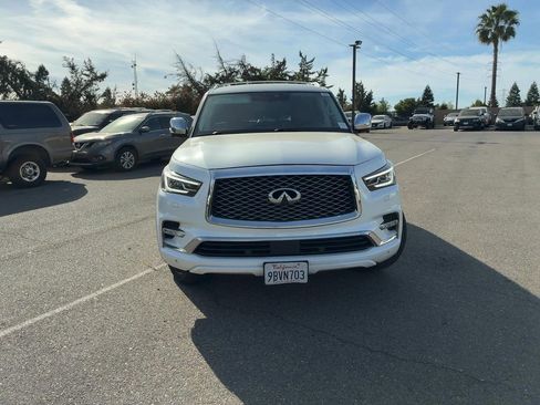 Used 2018 INFINITI QX80 4WD w/ Deluxe Technology Package image 2