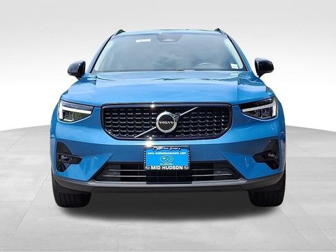 Used 2023 Volvo XC40 B5 Plus w/ Climate Package AWD/4WD image 2