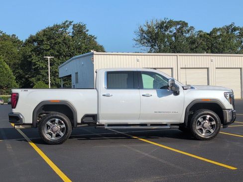 Used 2026 GMC Sierra 2500 SLT w/ SLT Premium Package AWD/4WD image 8