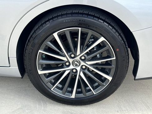 Certified 2025 Lexus ES 350 w/ Premium Package image 22