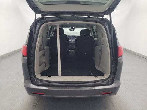 Used 2023 Chrysler Voyager LX FWD image 29