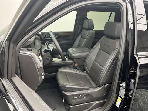 Certified 2025 GMC Yukon Denali w/ Sun & Power Step Package AWD/4WD image 11