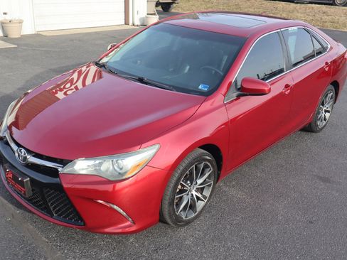 Used 2016 Toyota Camry SE image 11