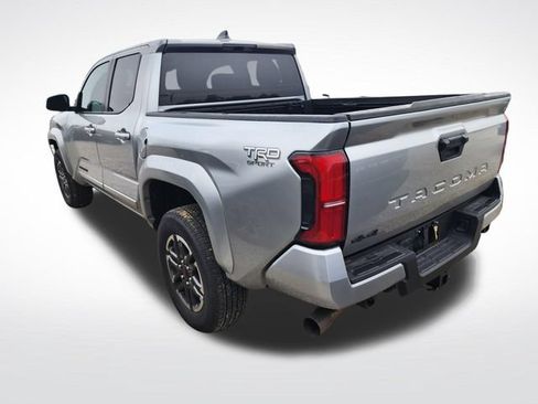 Used 2025 Toyota Tacoma TRD Sport AWD/4WD image 8