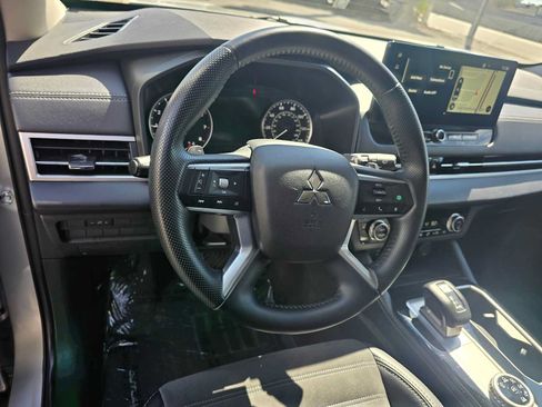 Used 2025 Mitsubishi Outlander SE AWD/4WD image 24