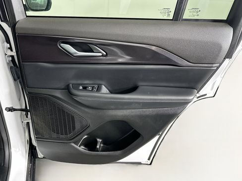 Used 2023 Jeep Grand Cherokee Laredo image 28