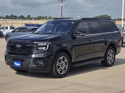 Used 2025 Ford Expedition Active RWD image 4